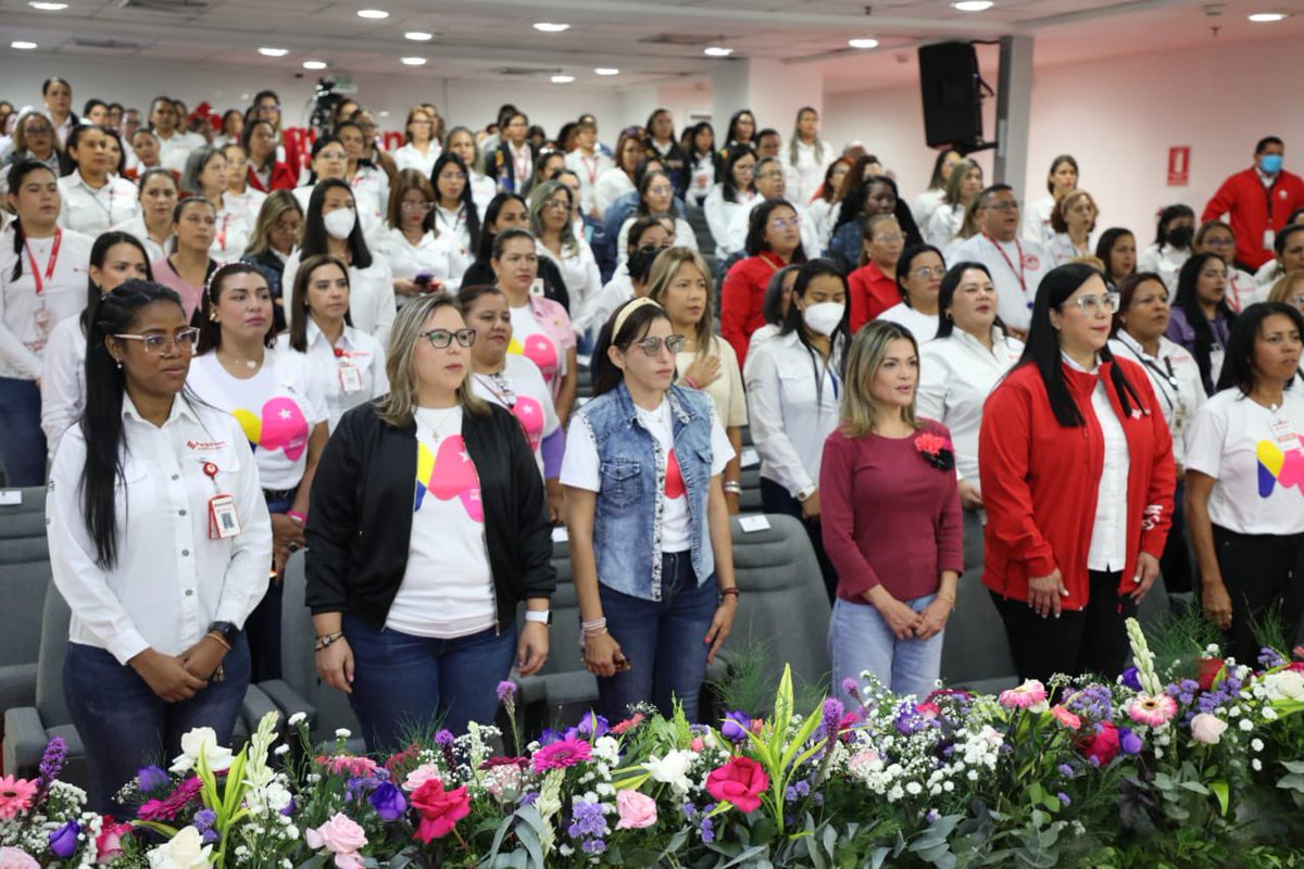 Muy emocionada por este Encuentro de Mujeres Petroquímicas en la sede de <a href="/PequivenCPHC/">Pequiven CPHC</a> junto a la compañera <a href="/nlaconchamolina/">@NLaConchaMolina</a>, Pdta. de <a href="/PequivenAMC/">Pequiven AMC</a>.

<a href="/NicolasMaduro/">Nicolás Maduro</a> 
<a href="/delcyrodriguezv/">Delcy Rodríguez</a>
<a href="/VTVcanal8/">VTV CANAL 8</a> 
<a href="/Mippcivzla/">mippci</a> 
<a href="/luchaalmada/">Alfred Nazareth</a> 
<a href="/EscuelaInfluye/">INFLUYE</a> 
<a href="/mvenezuelamujer/">Gran Misión Venezuela Mujer</a> 

#VivanMujeresPatriotas