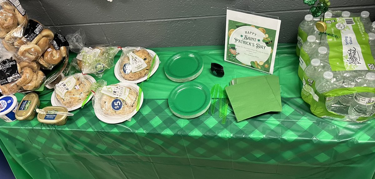 The luck of the Irish is here at Apshawa. Thank you, Apshawa PTA.
<a href="/ApshawaSchool/">Apshawa School</a> <a href="/DanaSwarts/">Dana Swarts</a> @NikkiArata