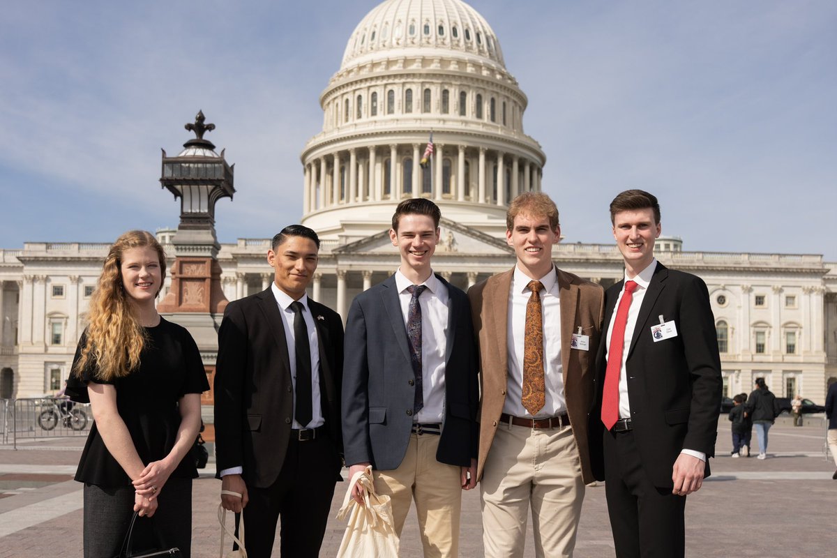 vbc_now's tweet photo. Our students love the privilege to attend Capitol Connection each year! 

We were able to attend strong services that focused on our great need for God in our nation! 

Students went with those from
their states to deliver Bible’s and pray for our country’s leaders! https://t.co/nWzLC6J5aN