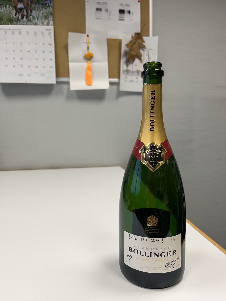 We celebrated paper acceptance on two continents ⁦@YongrongL⁩ with his favorite popular non-alcoholic drinks (Chinese edition 😍) and we with champagne (French, what else 😉?). Congratulations and big thanks to all authors 🍾🤩👏 🙌