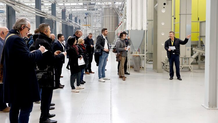 WinDoorExpert's tweet image. 🟥 profine Group has taken another significant step towards sustainability, efficiency and circularity with the commissioning of a state-of-the-art recycling plant at its Pirmasens site.

windoorexpert.eu/news/news,3616…

#PVCwindows #PVCsystems #profinesystems @profineGroup