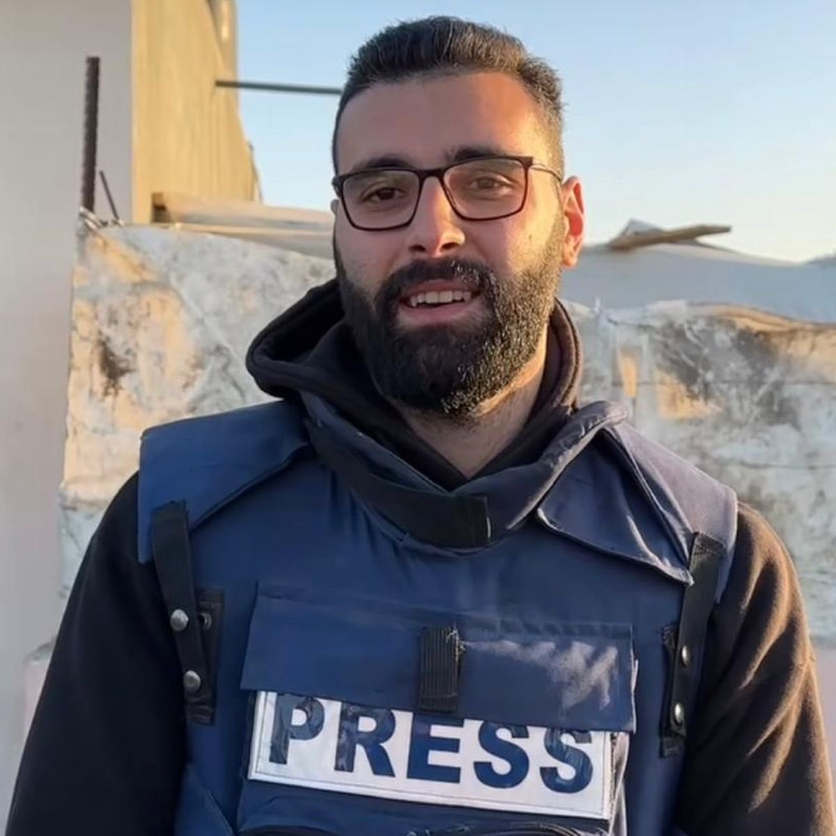 rifain_nouvelle's tweet photo. 🔴⚡️INFO : Mark Zuckerberg suspend le compte Facebook du photographe-journaliste palestiniens originaire de Gaza, Motaz Azaiza parti se réfugier au Qatar, après avoir survécu à plusieurs tentatives d’assassinats de l’armée israélienne dans la bande de Gaza. https://t.co/Ch35EpmOSO