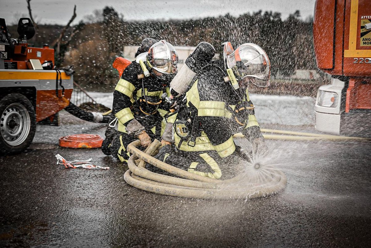 Les sapeurs-pompiers du Doubs vous souhaitent un bon week-end ! #sapeurs #pompiers #Doubs #secours #urgence 📸 P.BOUILLIER