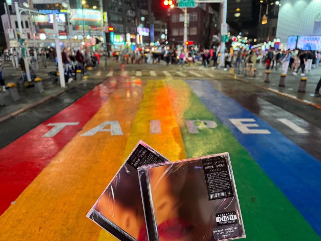 ArianatorTW's tweet photo. ｡˚❀ 𝐨𝐧𝐞 𝐰𝐞𝐞𝐤 𝐨𝐟 𝐞𝐭𝐞𝐫𝐧𝐚𝐥 𝐬𝐮𝐧𝐬𝐡𝐢𝐧𝐞 ꕤ.˚ *

taiwan arianators can finally buy this beauty in stores today 🇹🇼 @TeamAriana https://t.co/PEzEGjKrmw