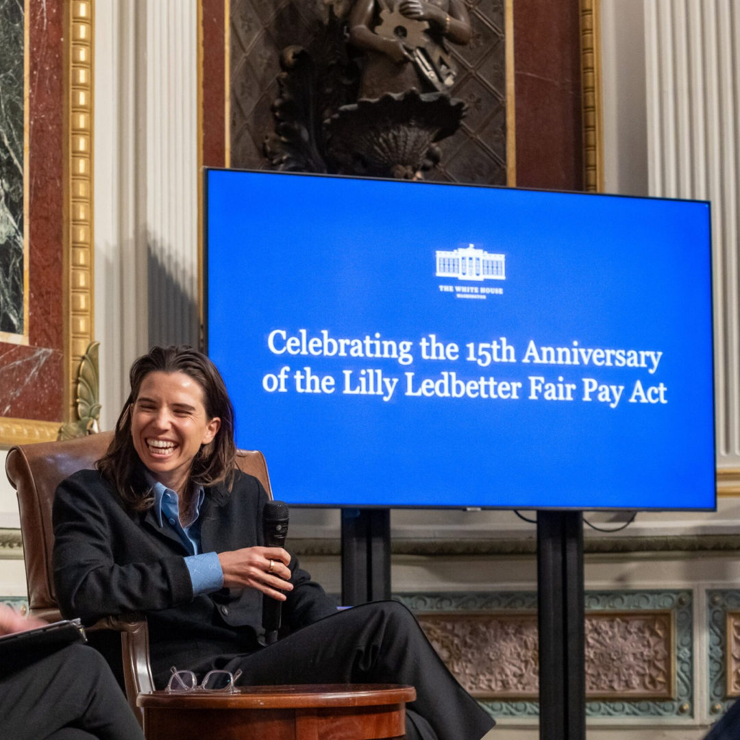 Last month, to commemorate the 15th anniversary of the Lilly Ledbetter Fair Pay Act, @TobinHeath met with fellow equal pay champions to continue demanding advancements and actions for pay equity across all workplaces. *Photo Source: @WhiteHouseGPC