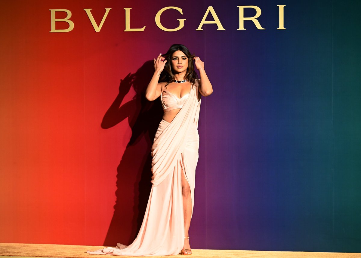 popcultureshub's tweet photo. Priyanka Chopra Jonas on the red carpet of BULGARI 's 'A Roman Holi Party'. https://t.co/fUSTgpoZV6