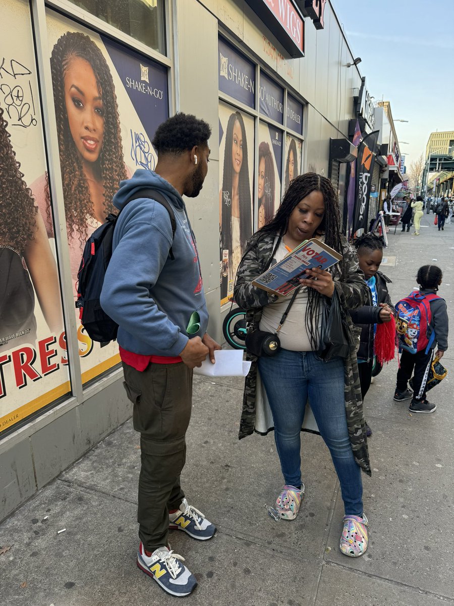 I know I’ve been quiet #OnHere but petitioning is going really well, hundreds of people in Allerton, Parkside and the Coops who have never heard of petitions have now signed one!! AD80 I’m #Outside so when you see me say Hi and sign a petition.  
secure.actblue.com/donate/a-guy-f…