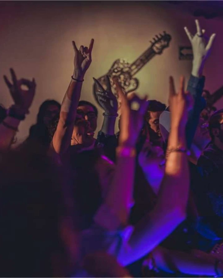 Así vivieron los fans de Crazy Lixx la noche del domingo en La Piedad Live Music 
Junto con las bandas AFK, Diesel Shot y Racy Glöw

🔥🔥🔥
#TattoajeCobertura #crazylixx #lapiedadlivemusic #AFK #DieselShot #racyglöw #fans #EnVivo #musica