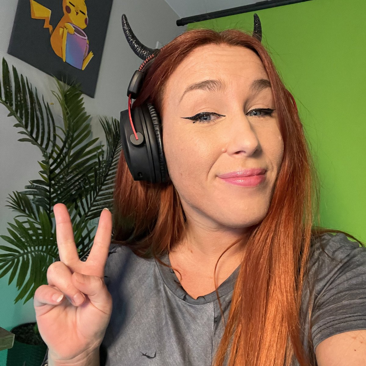 MurningStarr's tweet photo. 🔴Live with #Coreborn for the first time! Come join me, Smiffe and Dteron checking out this new survival mmo!
Also #Giveaways !
@BlankhansStudio #Ad https://t.co/YZ1ArVpfaZ