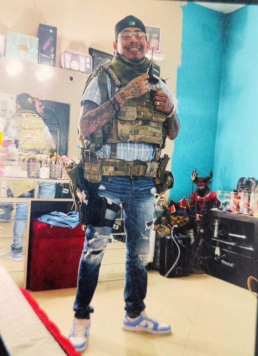 Cae delincuente buscado por el #EjércitoMexicano en #NuevoLeón.

Se logró el arresto de Edgar Enrique Medina Adame (a) “Kike”, Jefe operativo del CDN en el Mpio. de #NuevoLaredo, Tamps.,“N”, de 28 años de edad; Mario “N”, de 56 años y Thelma Arely Medina Contreras, “N”, de 26