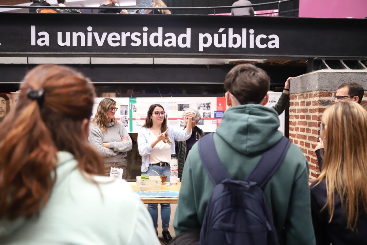 ¿Queremos saber que #PasaEnLaPublica ? Ante tanta tanta política y critica negativa, visibilicemos qué se esta haciendo en las universidades públicas de Argentina! Aporta tus historias, propuestas y experiencias! 💪