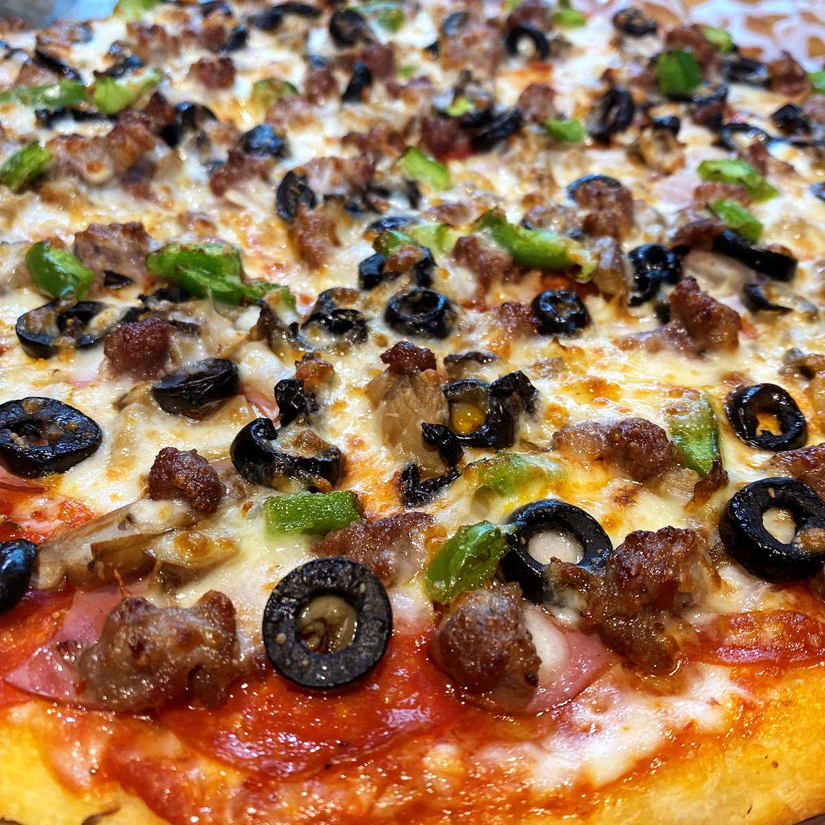 JohnnysPH's tweet photo. With generous helpings of pepperoni, ham, hamburger, sausage, onions, mushrooms, black olives, bell peppers, jalapenos, anchovies, all crowned with 100% real mozzarella cheese, our Sweep the Kitchen is legendary!  🍕👑
#johnnysph #johnnyspizzahouse #sweepthekitchen #pizza https://t.co/tyDp5W2AQL