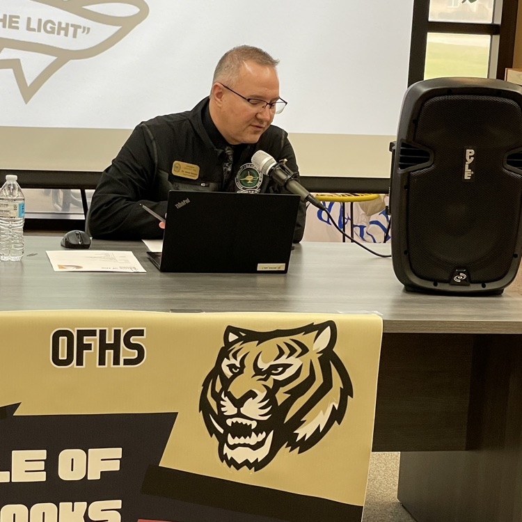 ExperienceOFHS's tweet photo. Congrats to the Hillcrest Hawks who won the1st ever #D228 Battle of the Books, MC'ed by Dr. Sikora! They competed against the Titans, the Braves and our Bengals to take home a really great trophy! Well done! #TheBengalWay #Bookbattle https://t.co/Fk23VwFZAU