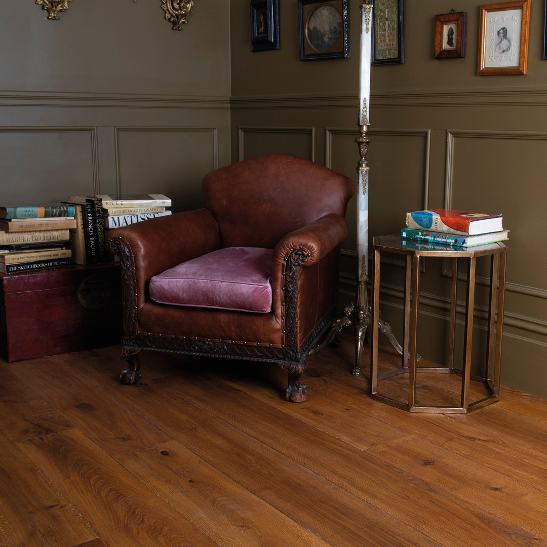 Say hi to #Barnwoods. This collection of #oakflooring ranges from pale to darker hues, all oiled to highlight their stunning #natural grains and flow. As well as being stylistically versatile making it the perfect match for your home. beswickstone.co.uk/barn-oak-floors