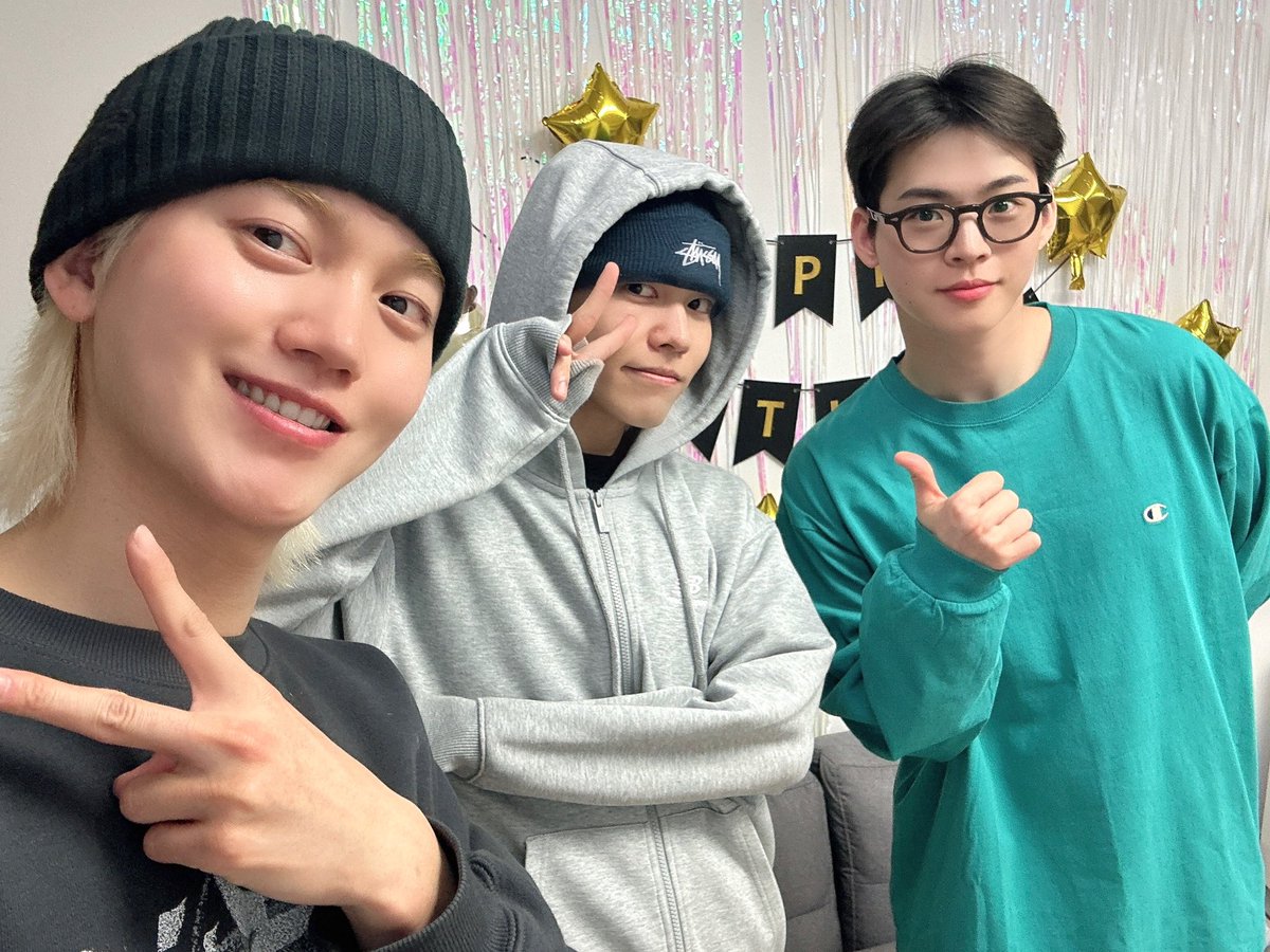 ONF_offcl's tweet photo. [#LightONF] 24.03.16 HAPPY U DAY LIVE 📸

다정한 든든구치 울또, 유의 생일🐿️
생일의 시작을 함께 할 수 있어 더 따뜻하고 의미 있던 오늘🥰
유토얌 생일 축하해 주셔서 감사해유💗

#온앤오프 #ONF #U #유
#HAPPYUDAY https://t.co/aK6cdsOE3a