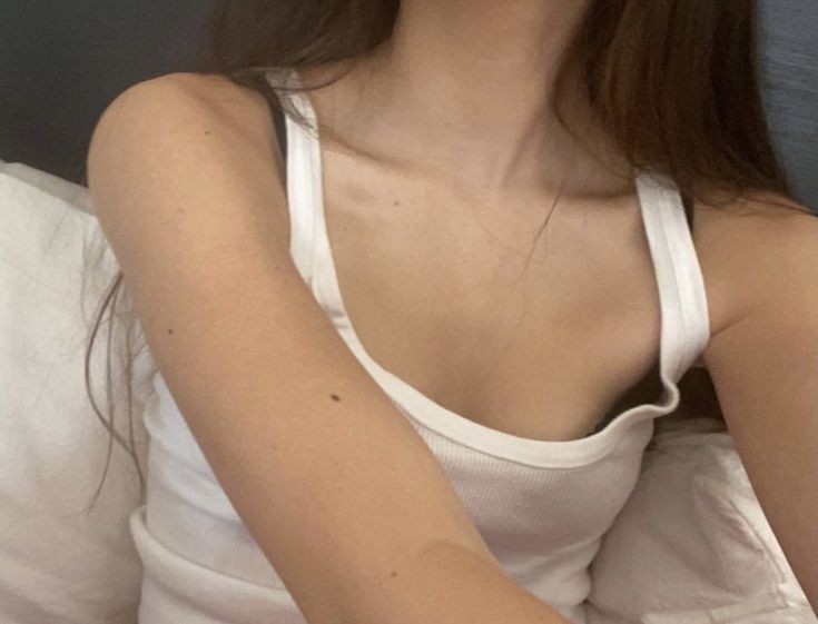 deadline2O's tweet photo. its no longer so hot at summer, you can finally wear barely nothing, which makes summer alot less hot and sweaty https://t.co/XgjLaNFwny