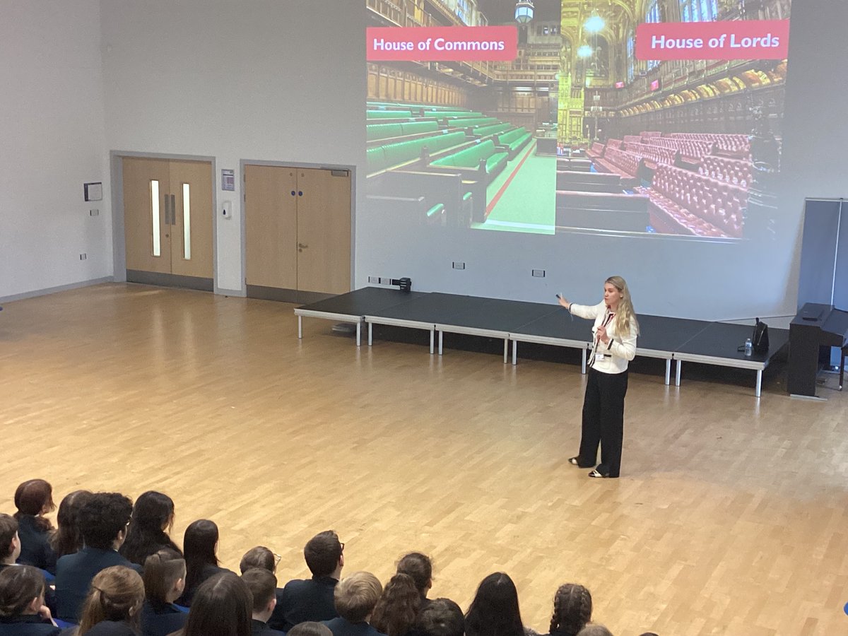 RoytonCrompton's tweet photo. A fantastic opportunity today for our Y8 and Y9 students as they met Baroness Owen as part of @UKParlEducation Learn with Lords sessions - thanks for coming to visit us! #citizenship #careers #aspiration #aspire2be https://t.co/CKWotj9FYX