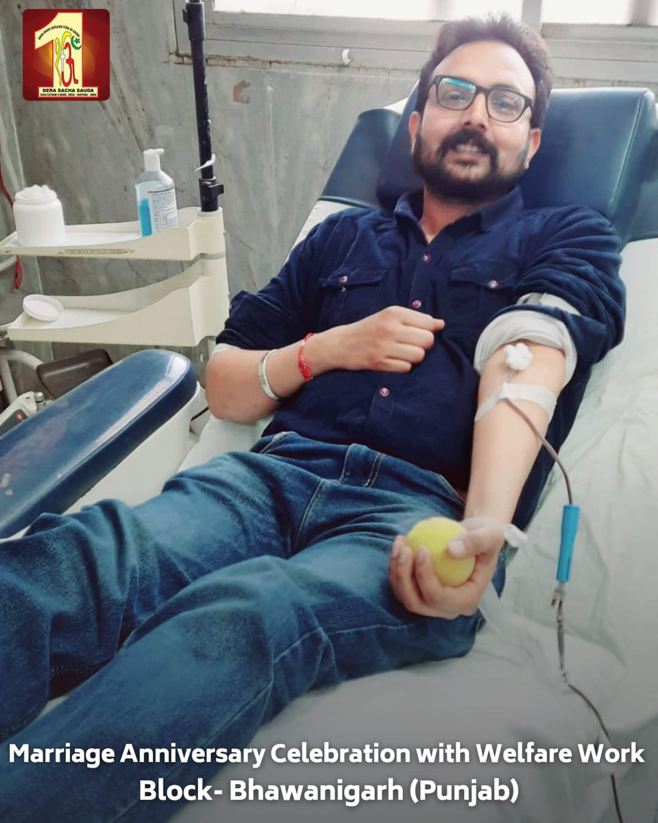 DSSNewsUpdates's tweet photo. Celebrating special day by saving lives! On their wedding anniversary, Dera Sacha Sauda volunteers chose to donate blood🩸, turning a personal milestone into an opportunity to help others. Their selfless act highlights the beauty of giving back on special occasions. #BloodDonation #DeraSachaSauda
