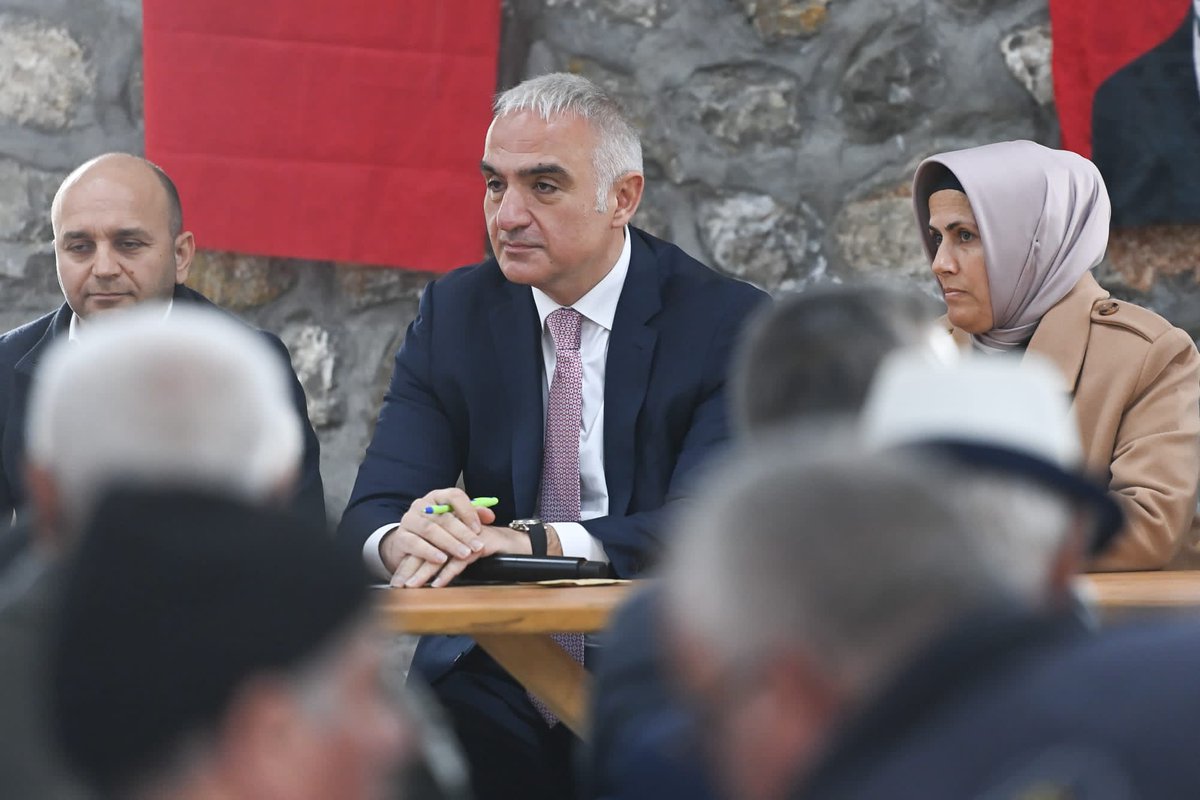 MehmetNuriErsoy's tweet photo. Antalya'mızın Başlar ve Ormana mahallelerinde hemşehrilerimizle bir araya gelerek taleplerini dinledik. 

İlçemizin tarım, sağlık, eğitim, istihdam ve altyapı gibi ihtiyaçlarının karşılanmasına yönelik ilgili Bakanlıklarımızla gerçekleştirdiğimiz istişareler neticesinde atılan adımları görmekten memnuniyet duyuyoruz.

İbradı ve Ormana'nın tarihî yapılarının, kültür varlıklarının ve Altınbeşik Mağarası gibi doğal zenginliklerin önümüzdeki dönemde güçlü bir şekilde tanıtılması için çalışmalarımıza ivme kazandıracağız.