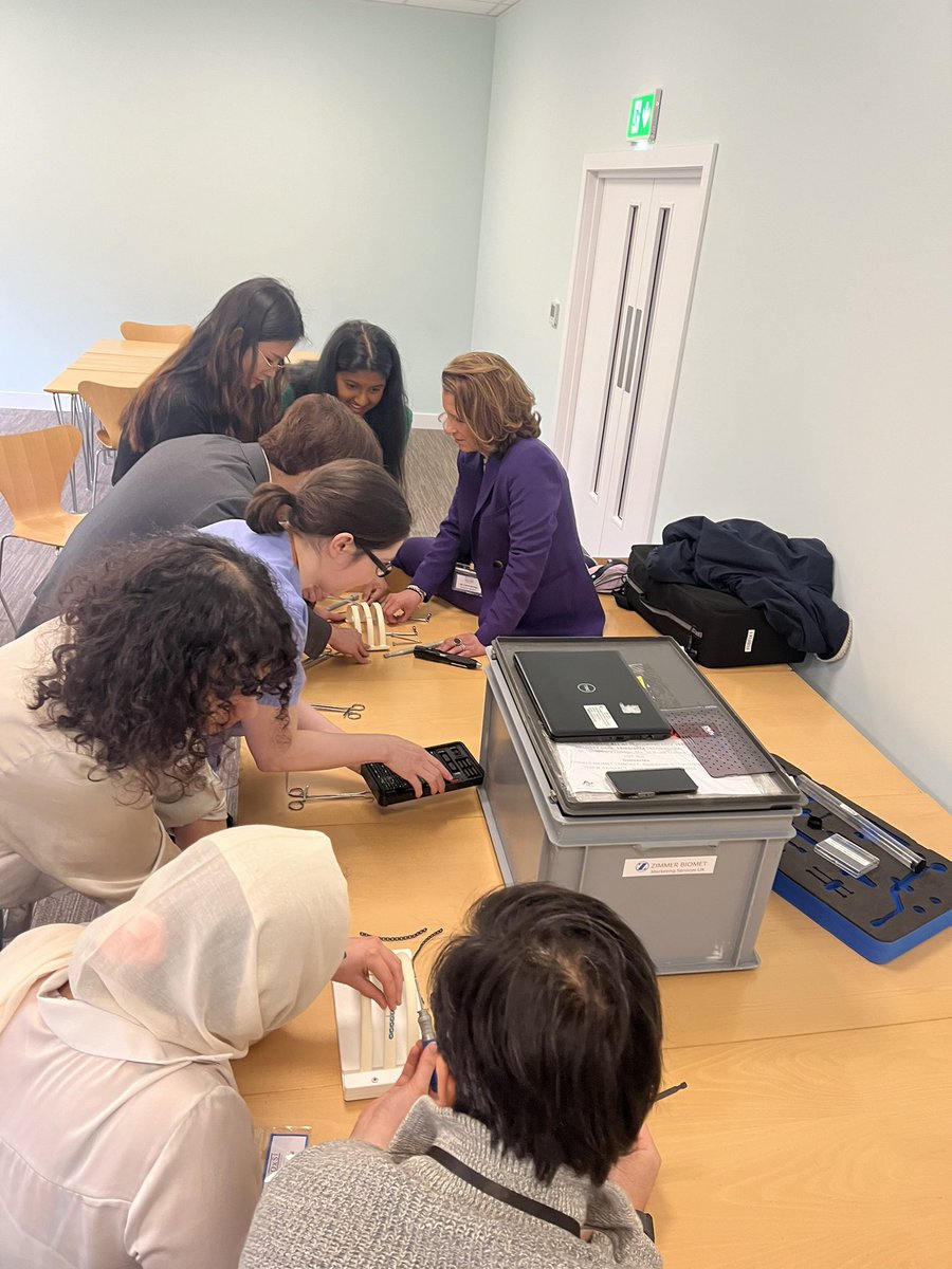 OxSI2026's tweet photo. Lots of excellent workshops today to allow our attendees to get hands on! @Medtronic @Inovusmedical @Ethicon @zimmerbiomet https://t.co/2F0OrywGNF