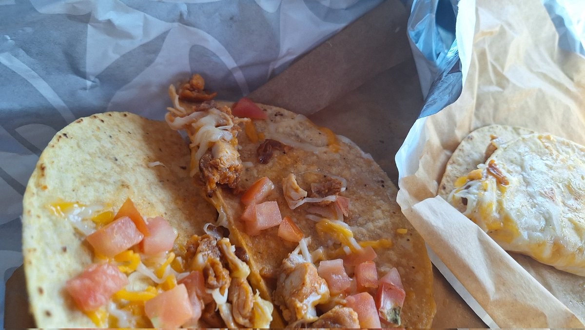 Mrs__Palmer's tweet photo. @tacobell Is this exceptable? https://t.co/aTIWi7okvF