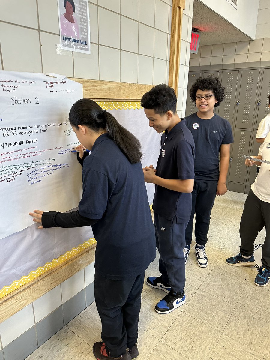 stsosbe's tweet photo. Our Middle School students engaged in a chalk talk discussion to define what democracy means to them @NYCSchools @DOEChancellor @CSD10Bronx @GinaMautschkeM @PiSanchezNYC @NYSenatorRivera https://t.co/oPERM4w9vV