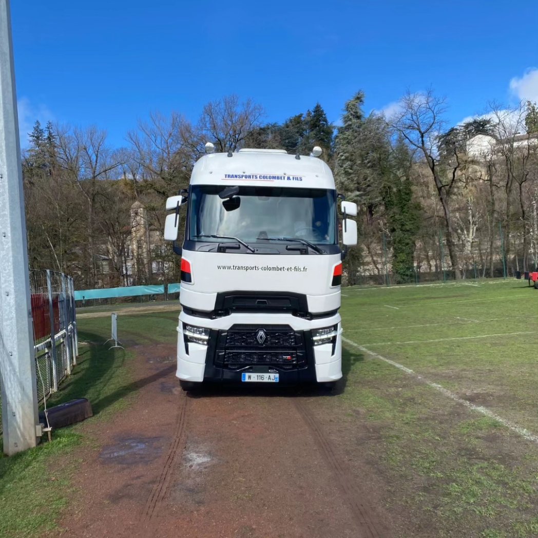 Fauretrucks's tweet photo. Retour en images sur le match de rugby qui a eu lieu dimanche dernier au Stade Lafayette 🏉

Une journée sportive sous le signe du partage et de la bonne humeur avec en prime la victoire du COP RUGBY 22 à 16 !

#match #rugby #coprugby #lepuyenvelay #hauteloire #fauretrucks https://t.co/YRoMZnjMyh