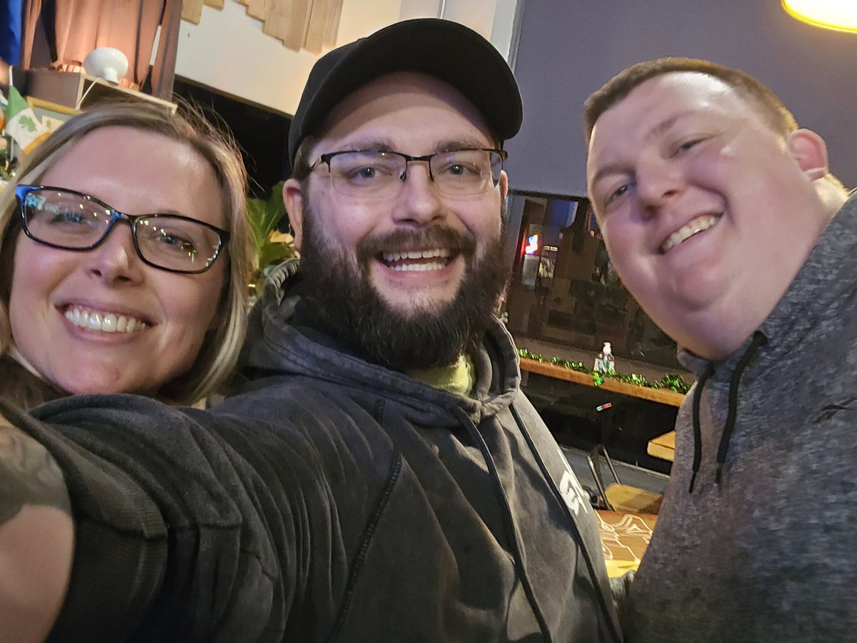 playoticgames's tweet photo. Getting to meet your friends @TheBrunchGuild @Babymyst @mickarcade  and at the con now!!! @thedndwannabe https://t.co/7ctBvjxEA2