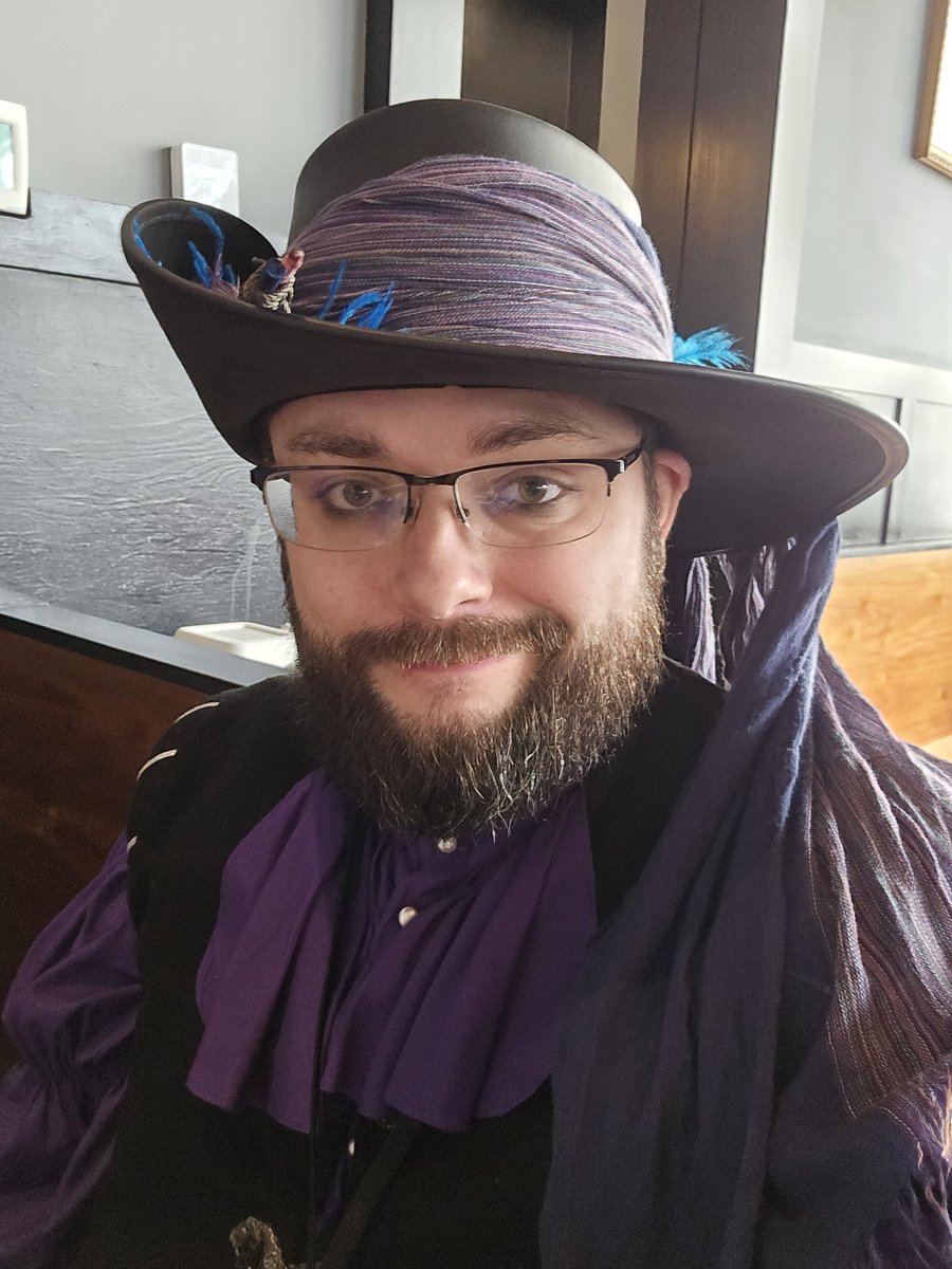 Getting to meet your friends @TheBrunchGuild <a href="/Babymyst/">B.B.</a> <a href="/mickarcade/">Mick Arcade</a>  and at the con now!!! <a href="/thedndwannabe/">Rob Franklin</a>