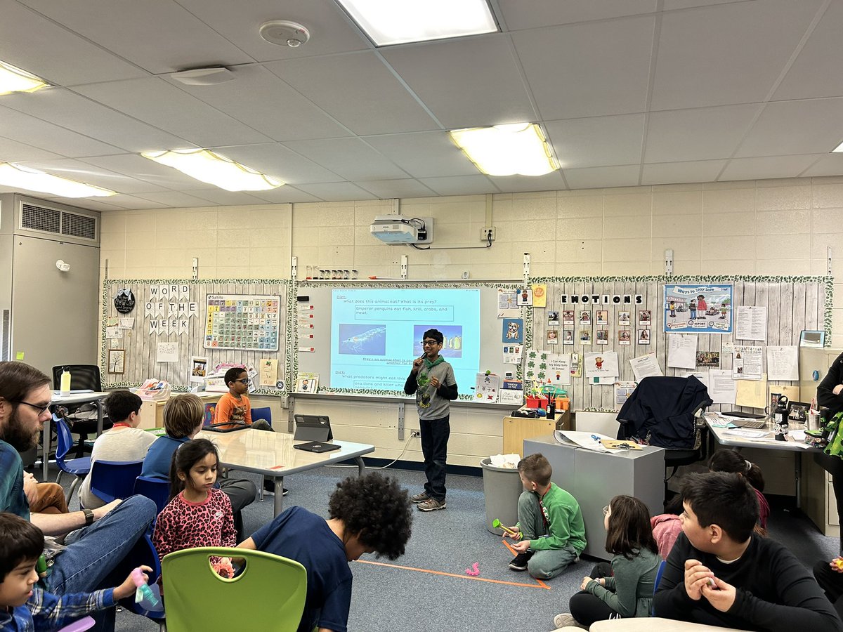 MsColleenConway's tweet photo. Proud principal moment… I loved learning about different animals from students in Mrs. McCluskie’s class! They did an excellent preparing and presenting their research to peers and teachers! #Empower95 #BulldogBest #SoImpressed @LaurenMcLZ95 https://t.co/GQWESTYPUU