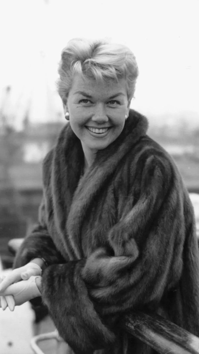 Happy Birthday Day Dorris Day 🎂
1922 - 2019

#dorrisday #hollywood #vintage