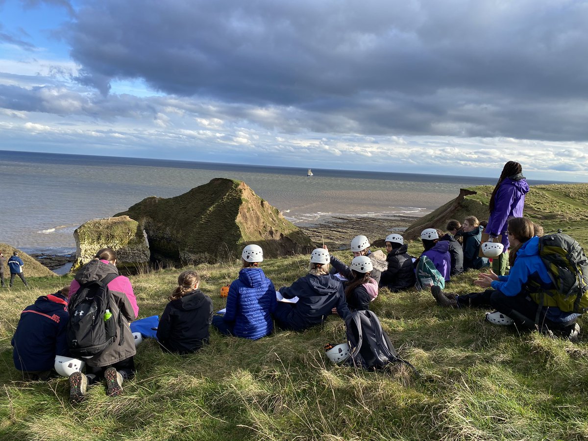 Flamborough Head has been our classroom this afternoon #BGSGeography #BGSYear12 #IB #ALevel #ChooseGeography