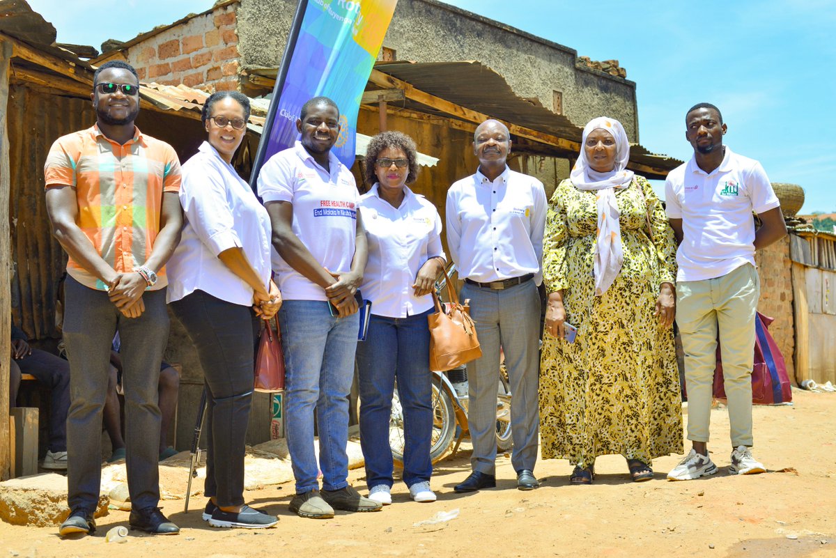 Earlier today, I joined the @RCTankhill as they visited the People Concern Children's project in Kikubamutwe. In a bid to commemorate D.E.A.R. Day, a couple of reading books were given out & the Rotarians also got involved in the reading together with the pupils. 
#Dearday2024