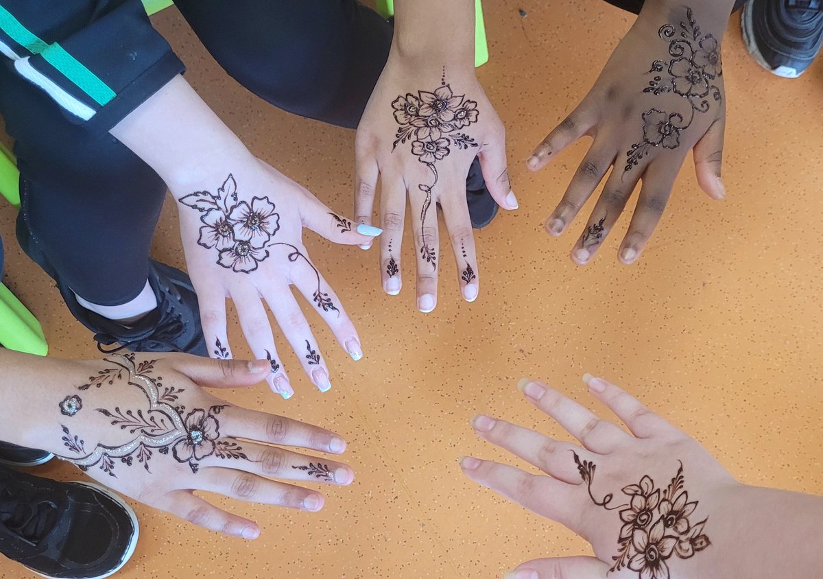 Intergenerational Culture Day @StPatsLisburn Thai Arts, Henna, Drums from around the world, Irish music & dance, facepainting, popcorn & pizza and good fun sharing and learning together ❤️ @Ed_Authority @Choice_Housing