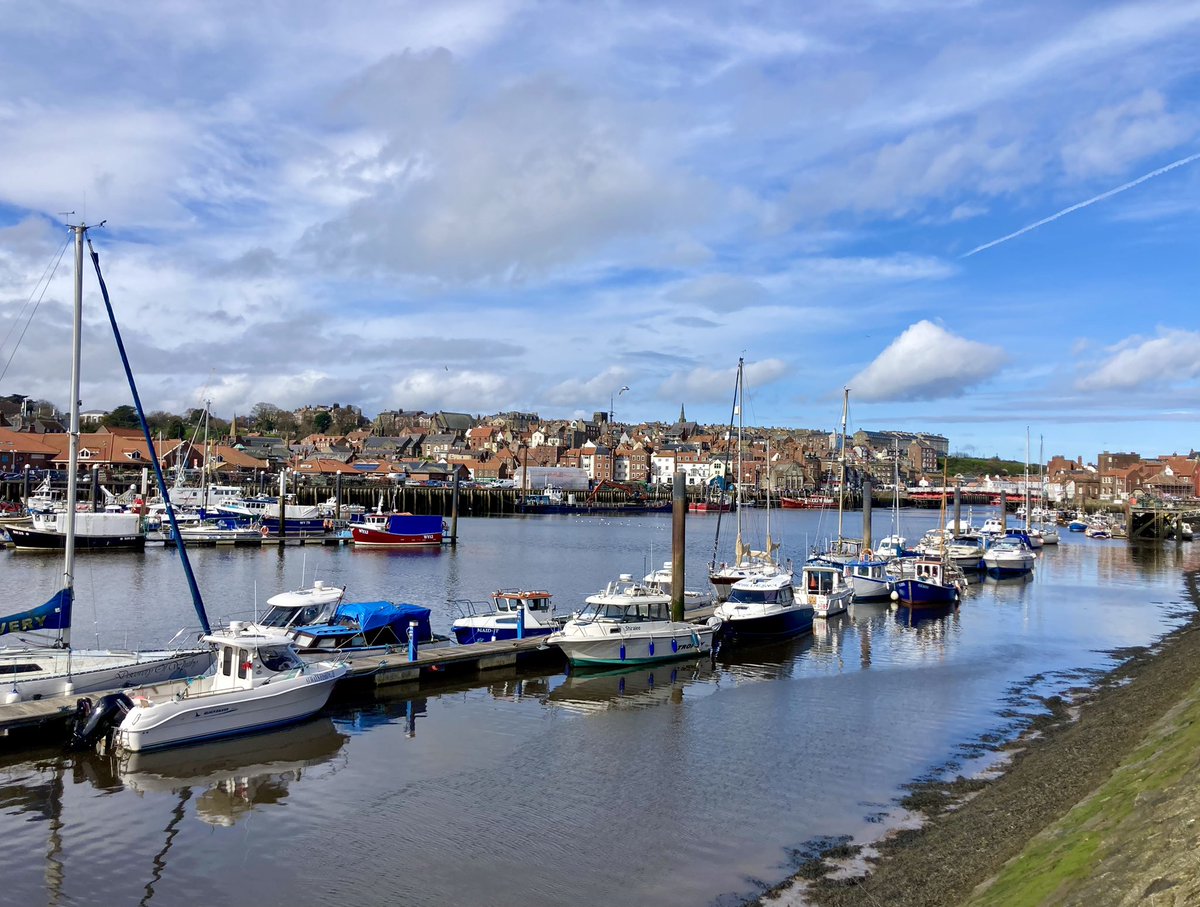 Happy Friday 💙 a beautiful day in Whitby 🧛🏼‍♂️ #happyfriday #whitby #northyorkshirecoast #photosofengland #visitengland #northyorkshire #godsowncounty #visitwhitby #beautifulbritain #yorkshirelovers