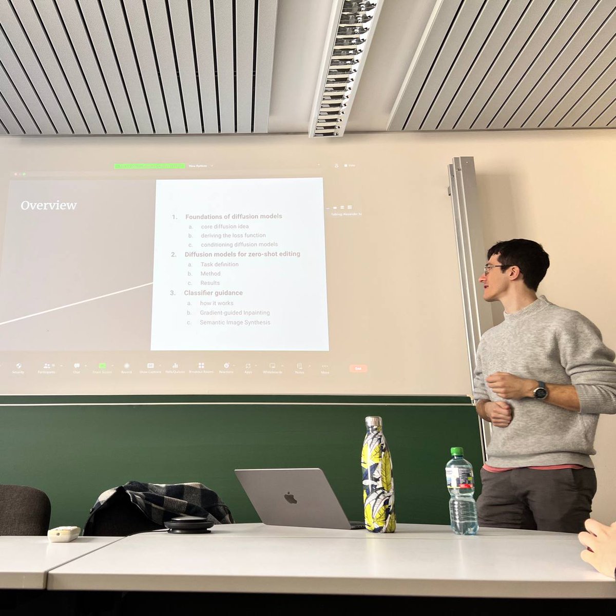 We were delighted to meet @gcouairon in our @HammerLabML! Guillaume gave an insightful talk on diffusion models, and it was a privilege to get a first-hand look at DiffEdit from its author!