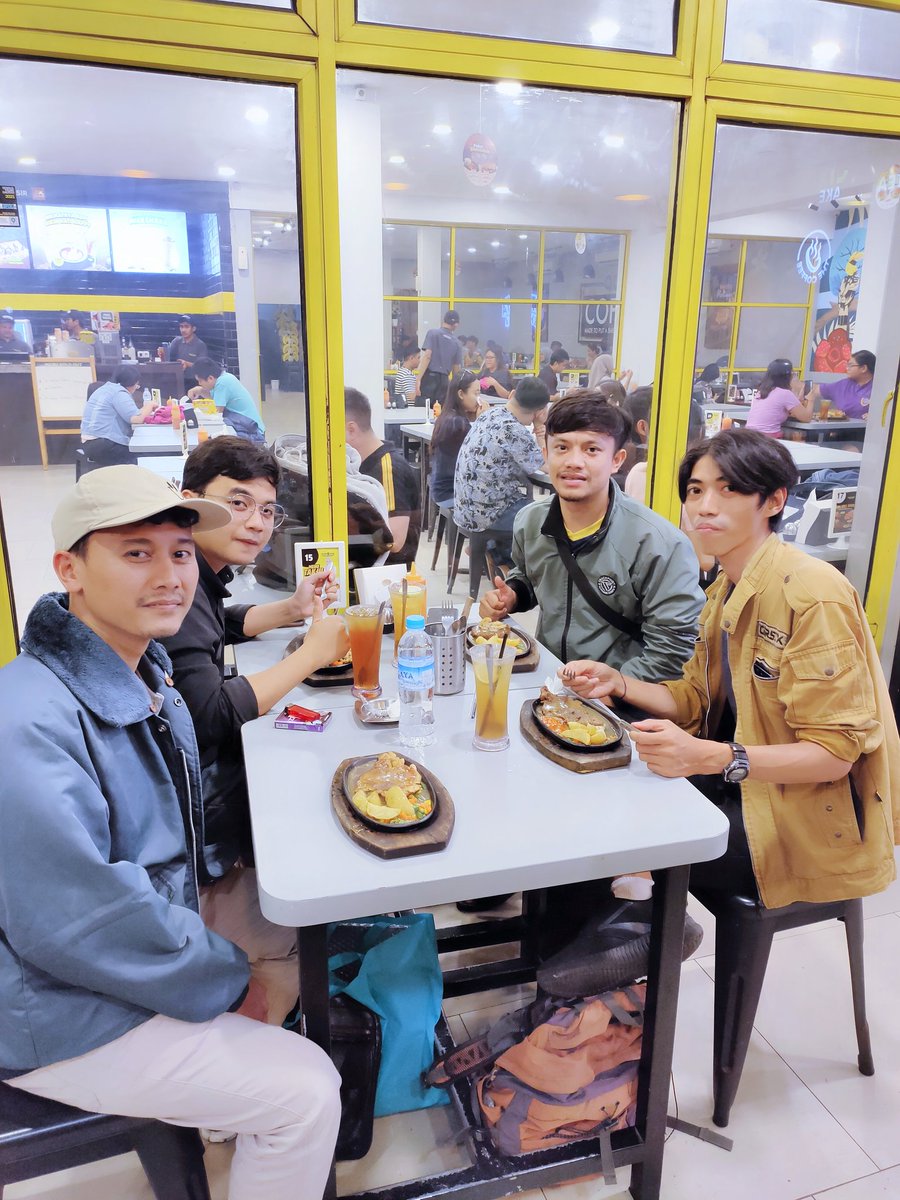 amdsaeful's tweet photo. Survive at Jakarta. Break sejenak. https://t.co/PYBGFO8Mc1