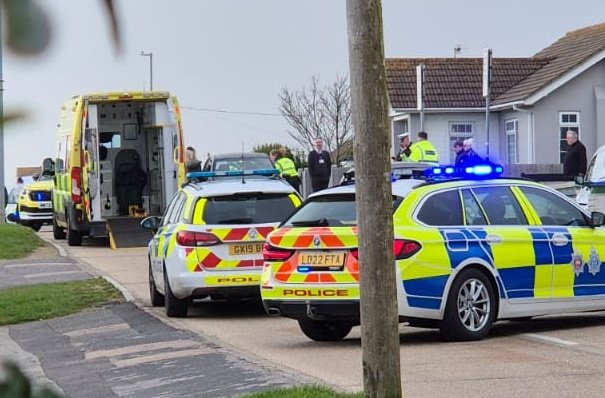 #Peacehaven Arundel road west closed by Hodden due to an RTC involving a pedestrian Emergency services are in attendance 🚑🚓🚒 @SussexTW @SylvMelB