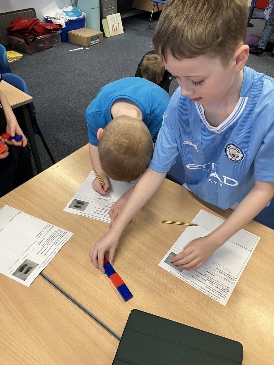 TheEllisY3's tweet photo. We have been investigating the poles of a magnet to see which attract and which repel. #TheEllisScience https://t.co/7h7hQ8LvNX