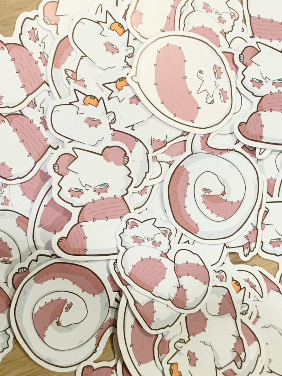 ของแถมเล็ก ๆ น้อย ๆ สำหรับใครที่อุดหนุนสินค้าภายในบูธ H84 ครบ 250 บาท มาสุ่มสติ๊กเกอร์กาว ๆ กันได้นะคะ 🫶💖