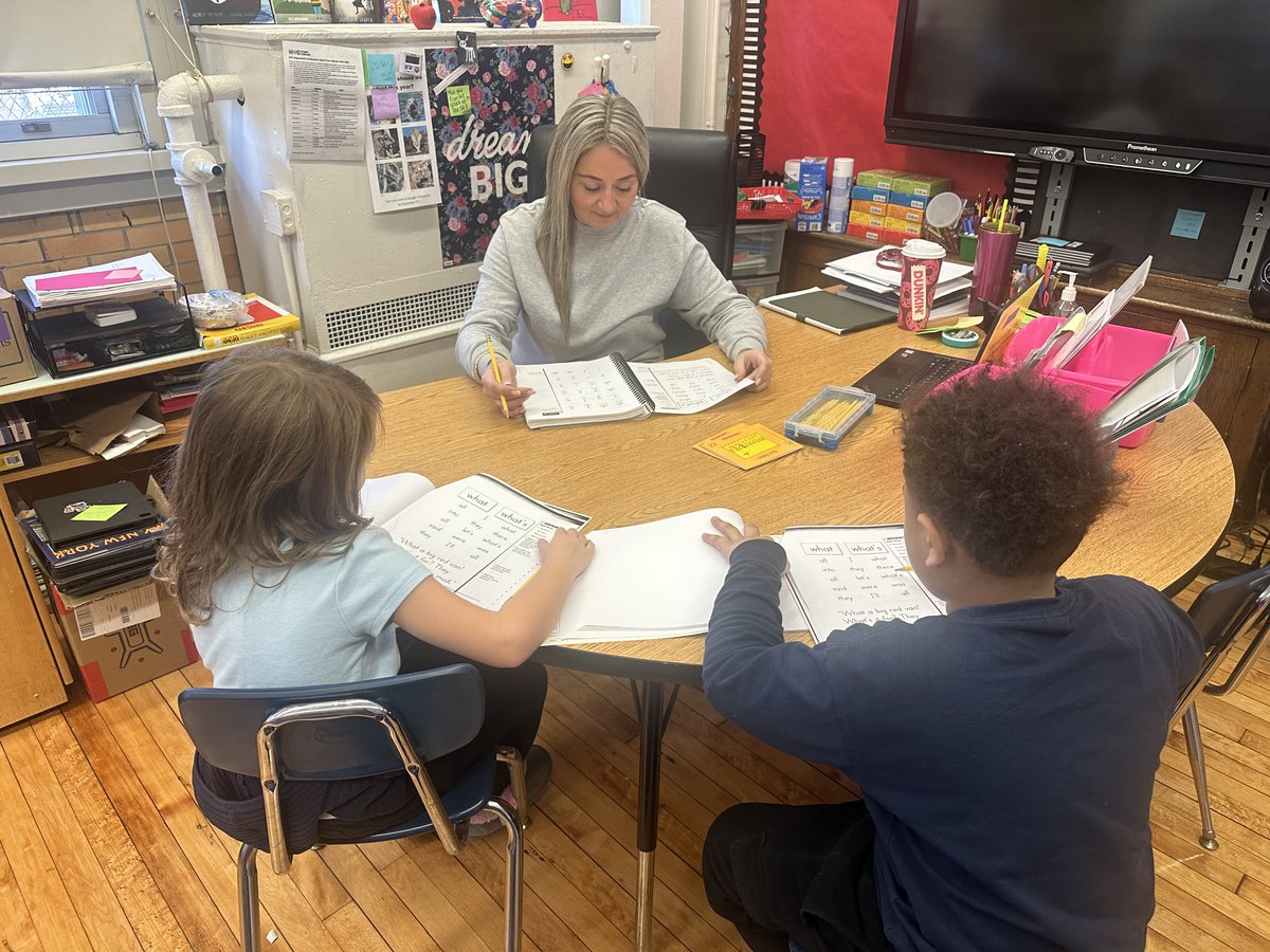LiteracyTrustNY's tweet photo. #FridayShoutout to the hardworking reading intervention team at PS 72 in the Bronx! Program Coordinator Ms. Kolt has taken joy in displaying students' progress in reading benchmarks via these awesome boards. #StudentSuccess #FriYay #SchoolSpotlight #Bronx @PS72X @kukic72 https://t.co/r8af1Qnw4j