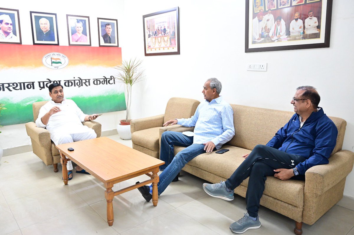 GovindDotasra's tweet photo. जयपुर आवास पर चूरू से कांग्रेस प्रत्याशी श्री राहुल कस्वां जी, टोंक-सवाईमाधोपुर से कांग्रेस प्रत्याशी श्री हरीश चंद्र मीणा जी एवं पूर्व मंत्री श्री प्रमोद जैन भाया जी से मुलाक़ात हुई। https://t.co/tGR7nfo1ZZ