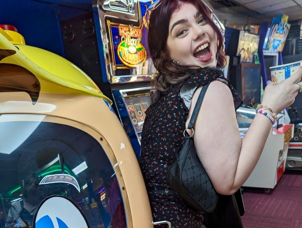 chloé 🌹 tweet media