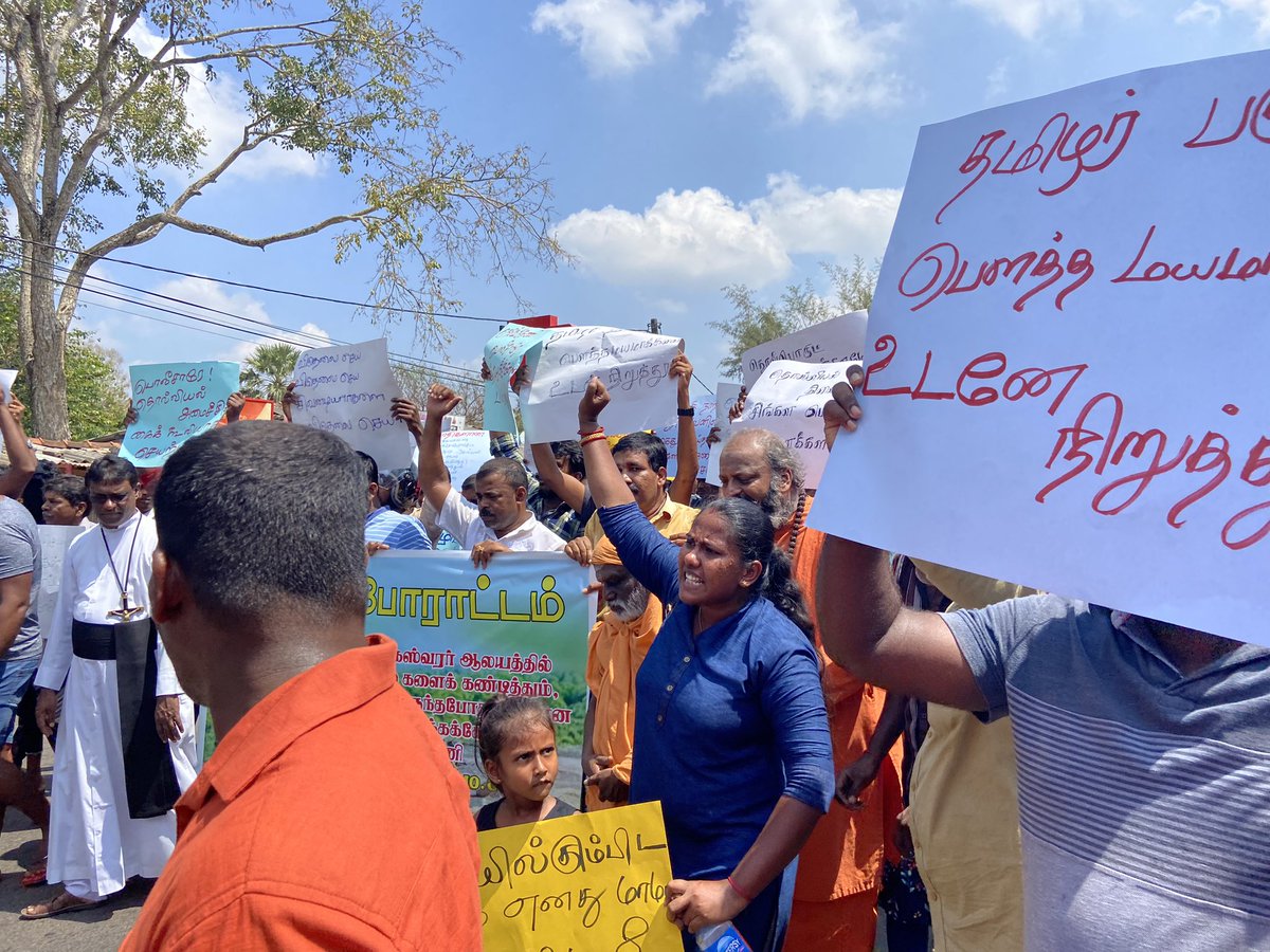 A protest was held in Nedunkeni today demanding the release of the eight devotees who were arrested during Shivaratri worship at Vedukunarimalai Aathishivan Temple.