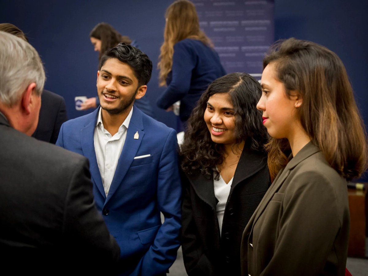 If you're looking to hire some of the best-trained business graduates in the world, complete our short employment form to share internships and positions and connect with our Hoya students: mcdonough.sjc1.qualtrics.com/jfe/form/SV_bI… #HireAHoya