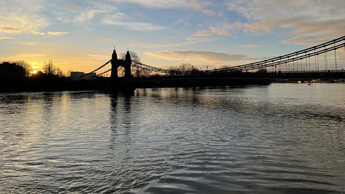 ☺️ Thank you to our #RowingCommunity for sharing this beautiful photo of #HammersmithBridge💙🙌. #powerofsport #riverthameslondon #rowingrelated #rowinglife #Hammersmith #Fulham #rowing #rowingcommunity