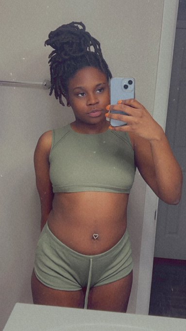 Amosc:itskaiyababe 👻🖤🖤 https://t.co/qhvhX8xHUF