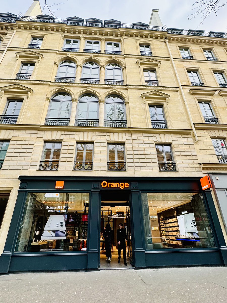 Visite aujourd’hui à la nouvelle boutique #Orange boulevard des Capucines, située à 2 pas de l’Opéra de Paris ! 13 conseillers experts y accueillent nos clients particuliers et pros dans un magnifique espace @Orange_France