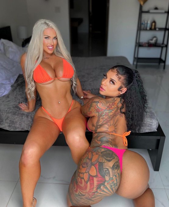 Would you be able to handle both of us at the same time?😋 https://t.co/fAcsTOz4hi