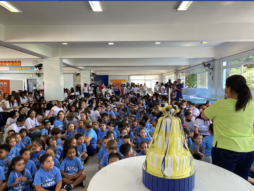 juliette's tweet photo. o #SextouDoBem dessa semana traz a Associação Crescer Sempre!

Você sabia que sua doação pode transformar vidas na comunidade de Paraisópolis, em São Paulo? O projeto está fazendo a diferença com cinco núcleos principais: uma escola regular de Educação Infantil e Ensino Fundamental II, uma escola integral de Ensino Médio, Cursos Profissionalizantes e uma Biblioteca aberta à comunidade.

O objetivo deles é promover a transformação social através da educação de qualidade, adaptada às necessidades dos alunos e com impacto em toda a comunidade.

Sua contribuição faz toda a diferença para eles continuarem com os trabalhos e oferecer oportunidades de crescimento e desenvolvimento para as crianças e jovens de Paraisópolis.

Vamos juntos fazer uma doação hoje mesmo? Bora!

✨ Ajude a fazer a diferença! ✨
https://t.co/KVkq4N4gPj